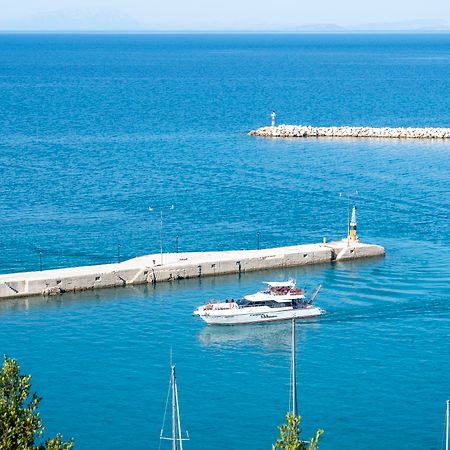 Faro Del Porto Apartment Poros  ภายนอก รูปภาพ