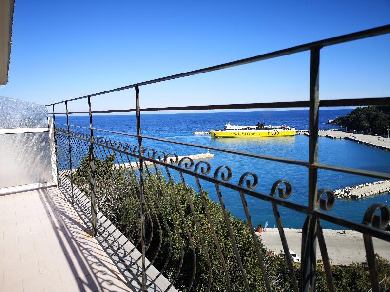 Faro Del Porto Apartment Poros  ภายนอก รูปภาพ